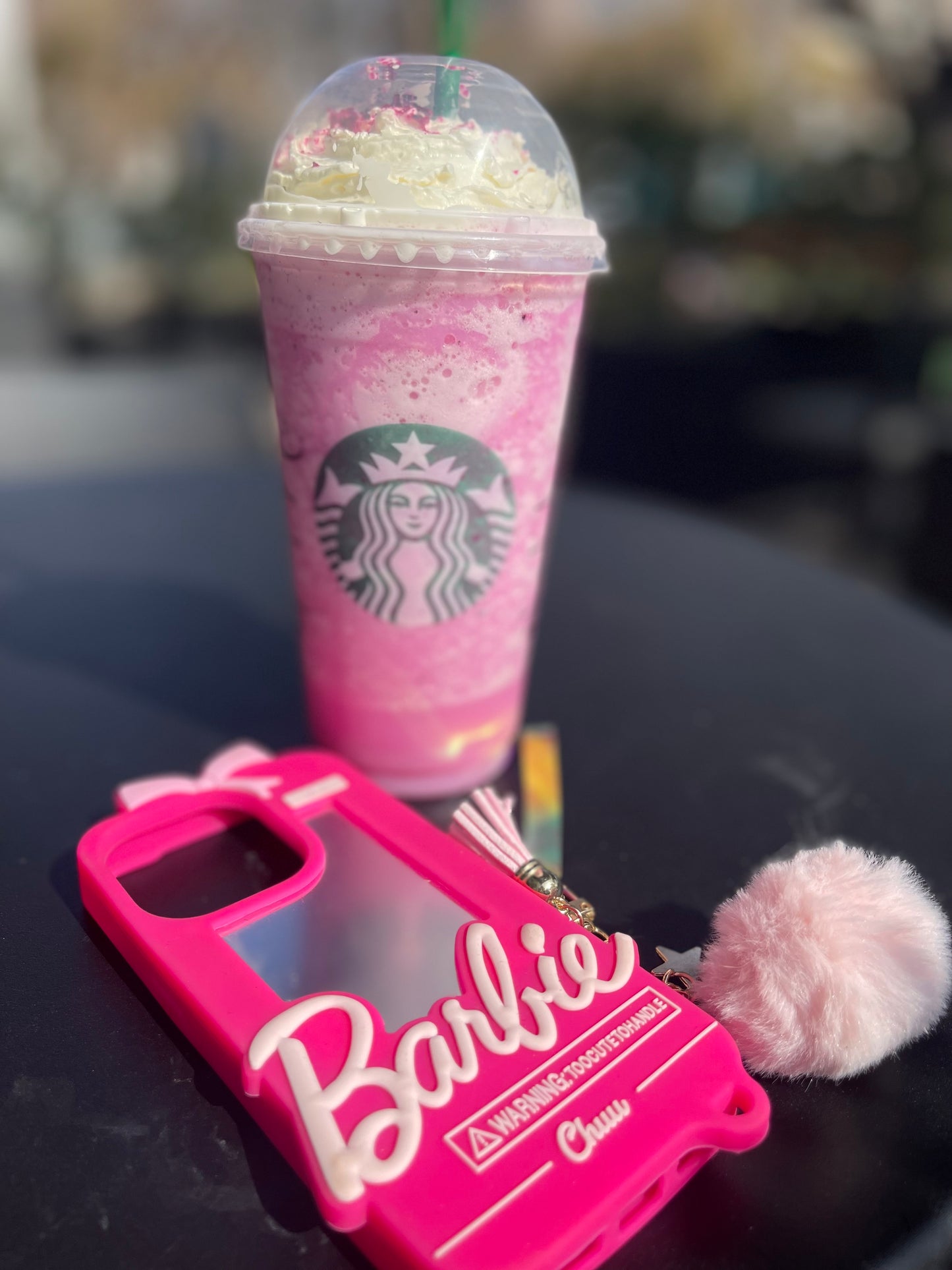 Carcasa Barbie Silicona con pompom y espejo