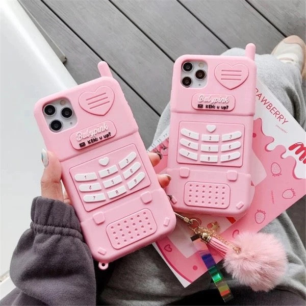 Carcasa teléfono rosada, Silicona , con pompom